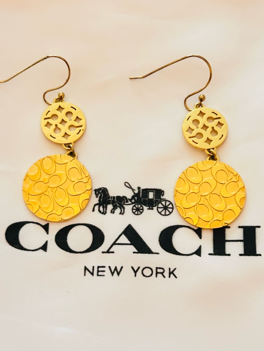 NWOT Coach Y2K Sognature kissing C's Gold Tone Earrings - Picture 10 of 14